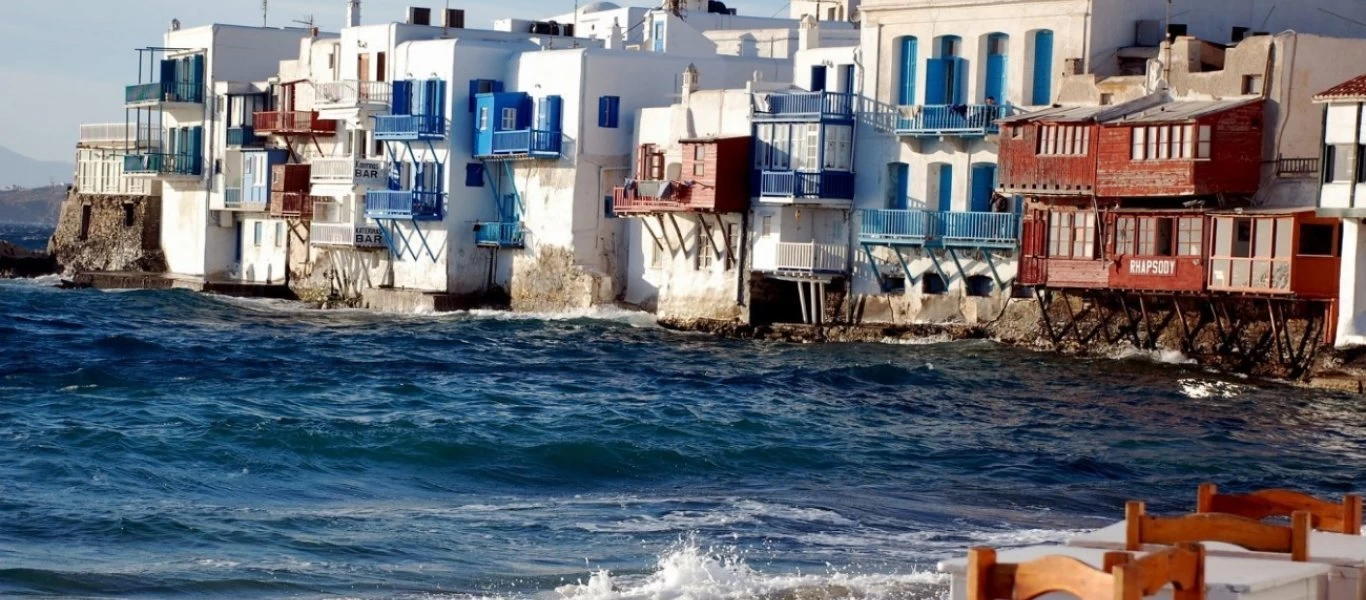 Μύκονος: Αγανάκτηση από τους ιδιοκτήτες μαγαζιών για τα πάρτι που γίνονται σε βίλες